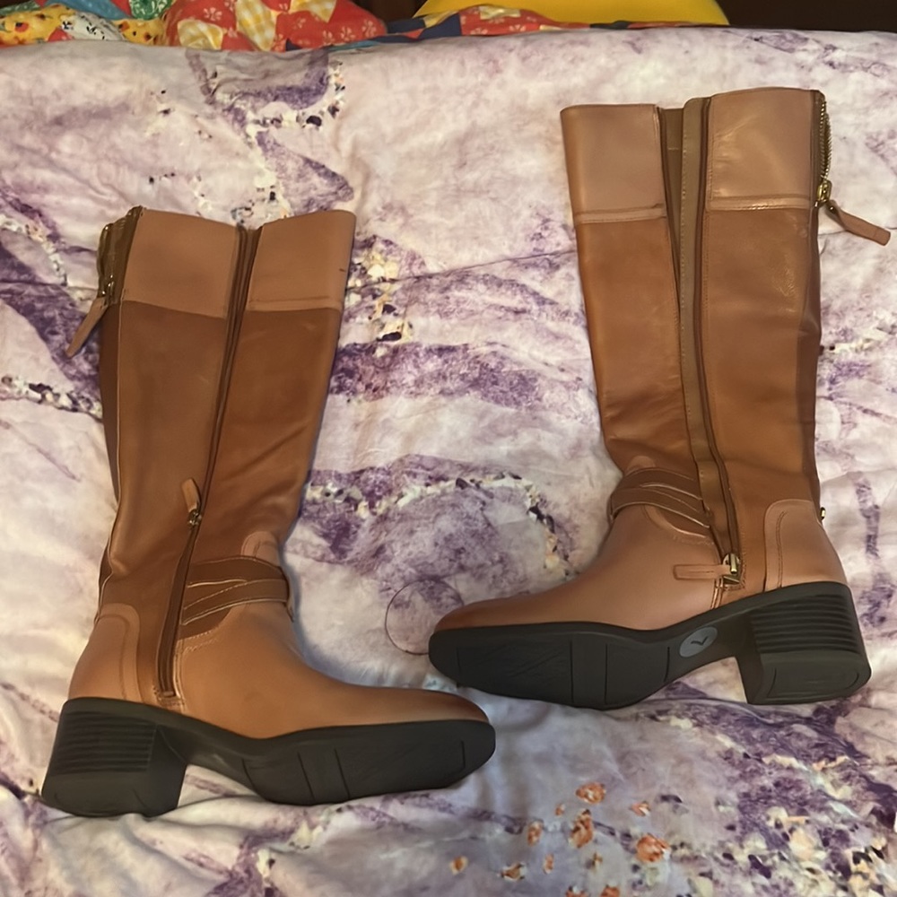 Tall brown boots - Picture 2 of 11
